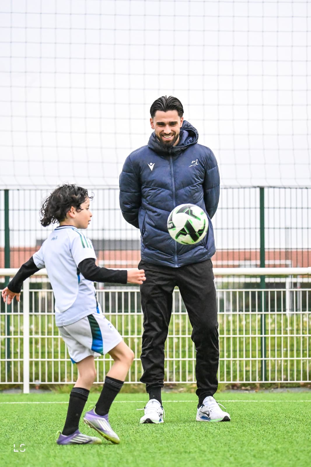 Florian Latte en séance de coaching avec un jeune joueur